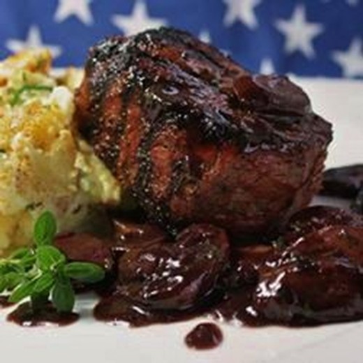 Filet Mignon with Mushrooms and Pinot Noir Sauce