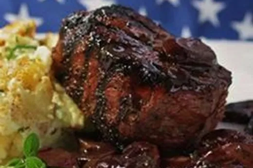 Filet Mignon with Mushrooms and Pinot Noir Sauce